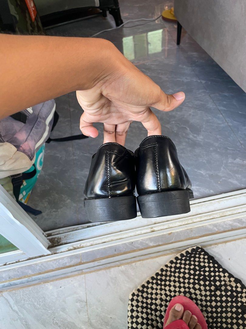 APC Casual Black Shoe (Category: Casual Shoes) located in Cebu City. Submitted by _moore.ph (Listing ID 1412422271, Image 3). Description: APC Casual Black Shoe Excellent Condition Size 6.5 / 38 eur Made In USA No Issue DM if Interested 📩.