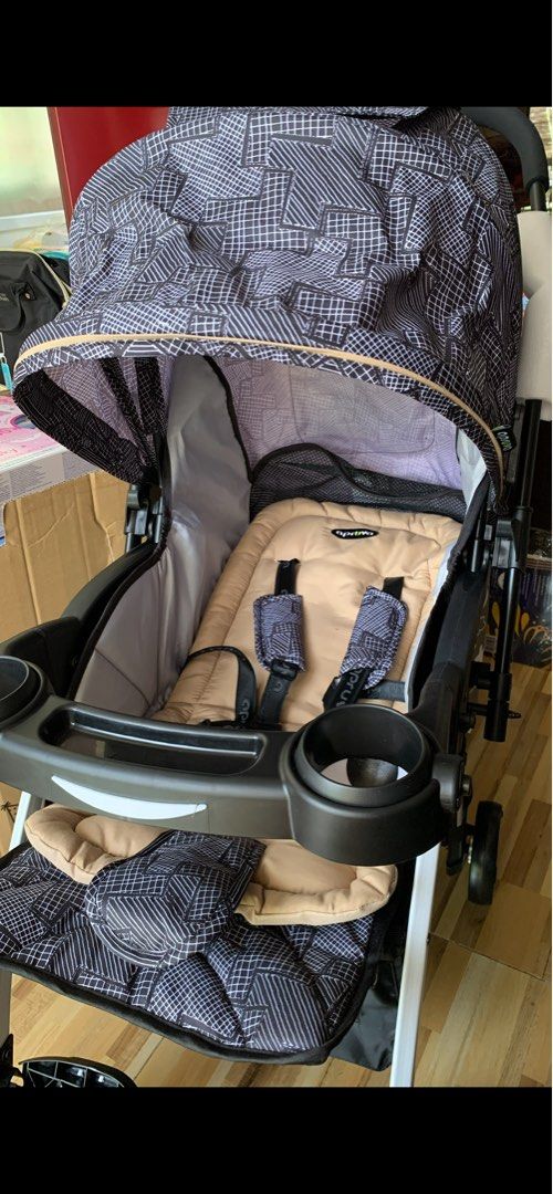 Apruva Baby Stroller (Category: Strollers) located in Paranaque City. Submitted by rahhapunzel (Listing ID 1412453256, Image 2). Description: Apruva Aller Lightweight Reversible stroller • used only around 10x • free stroller pad/beddings (Original price:P4,899) 🛍️RFS: need more funds & space for baby 💰 MOP: GCash 📍 Location: Mandaluyong 📦 Lalamove | GrabExpress c/o buyer .