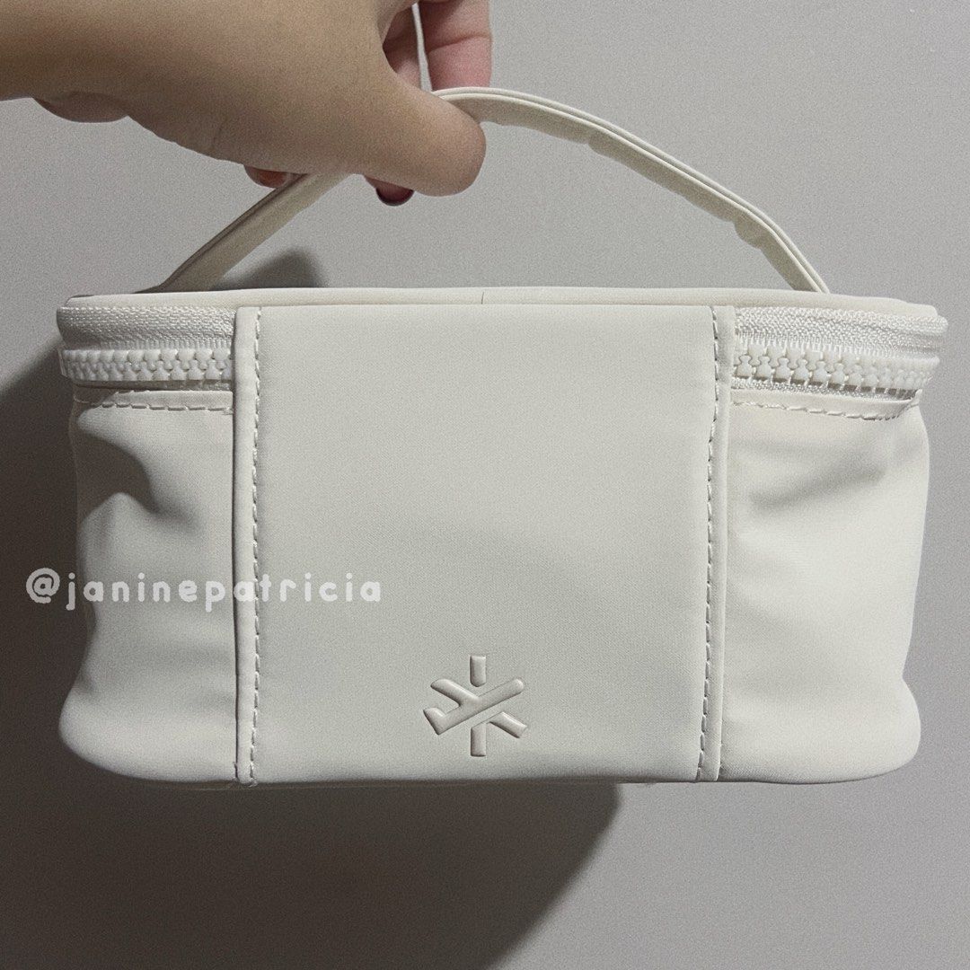 BASH Essentials Daily Organizer in Bone (Category: Purses & Pouches) located in Pasay City. Submitted by janinepatricia (Listing ID 1412515771, Image 2). Description: BASH Essentials Daily Organizer in Bone (Matte) 18cm L x 10cm W x 10.5cm H Still comes with the tag. No paper bag. Brand new, never used. RFS: I have a similar one in another color. Works best as a make up bag. Very compact so it’s good for travel. .
