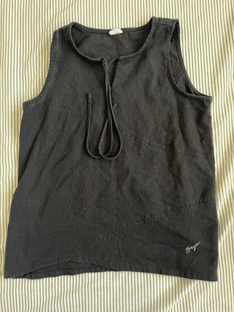 Bayo Linen Sleeveless Top (Category: Sleeveless) located in Paranaque City. Submitted by mandsss21 (Listing ID 1412367989, Image 1). Description: - Baya black sleeveless top - Round neckline with tie detail - Curved seam design - Relaxed fit - Textured fabric - Baya logo detail.