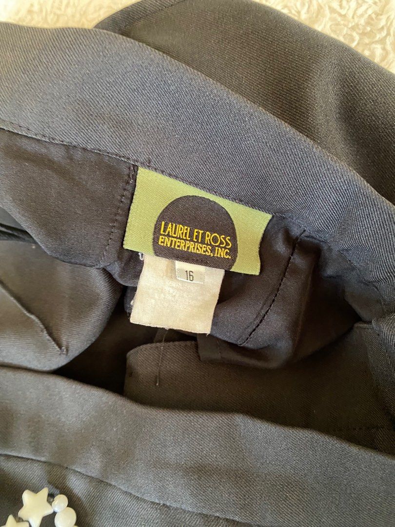 Black Pants (Category: Jeans) located in Minalin. Submitted by stuffseri (Listing ID 1412507402, Image 3). Description: • Size - L (DM for deets) • RFS: Decluttering • what you see is what you get • PAYO - gcash • sf will be shouldered by buyer - price varies depending on the location • no to joy miners and bogus buyers ‼️.