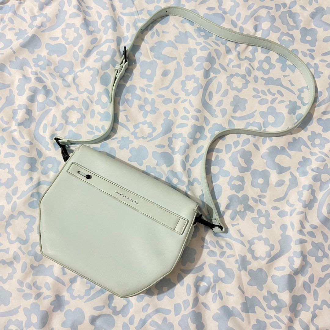 Charles & Keith Crossbody Bag (Category: Cross-body Bags) located in Marikina City. Submitted by jellyselection (Listing ID 1412476343, Image 1). Description: - flaws can be seen in pictures.