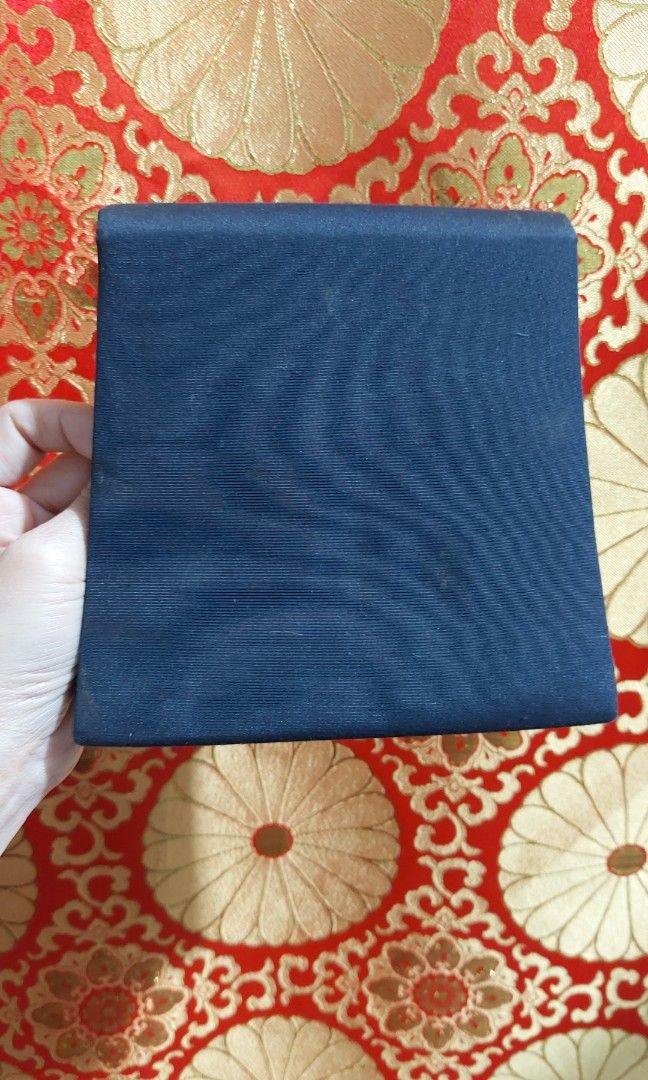 Christian Dior Purse (Category: Luxury Bags & Wallets) located in Muntinlupa City. Submitted by sakurambo_des (Listing ID 1412519842, Image 2). Description: Christian Dior Parfume Handbag/Purse in very good condition..