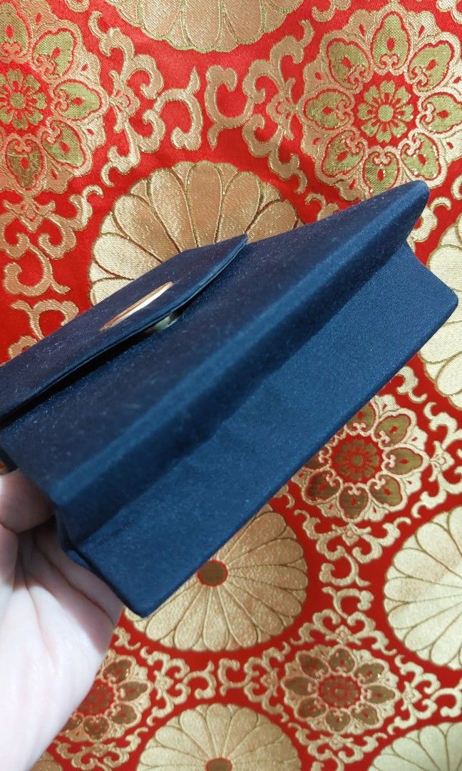 Christian Dior Purse (Category: Luxury Bags & Wallets) located in Muntinlupa City. Submitted by sakurambo_des (Listing ID 1412519842, Image 3). Description: Christian Dior Parfume Handbag/Purse in very good condition..