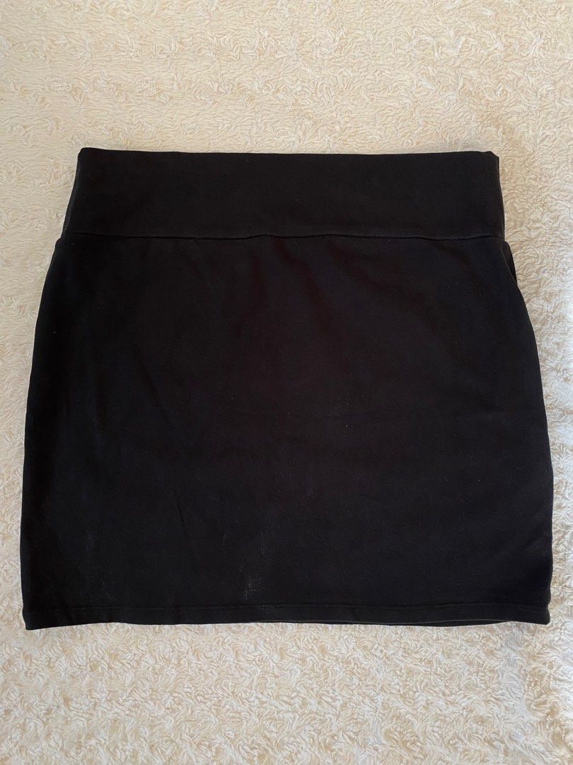 Cotton On - Black Skirt (Category: Skirts) located in Minalin. Submitted by stuffseri (Listing ID 1412506683, Image 1). Description: • Size - L (DM for deets) • RFS: Decluttering • what you see is what you get • PAYO - gcash • sf will be shouldered by buyer - price varies depending on the location • no to joy miners and bogus buyers ‼️.