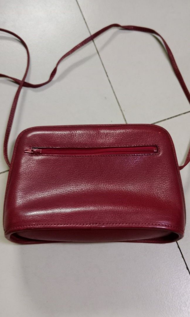 Didier lamarthe (Category: Luxury Bags & Wallets) located in Manila. Submitted by carlitoboh66625 (Listing ID 1412365750, Image 2). Description: didier lamarthe sling bag all details declare price 400.