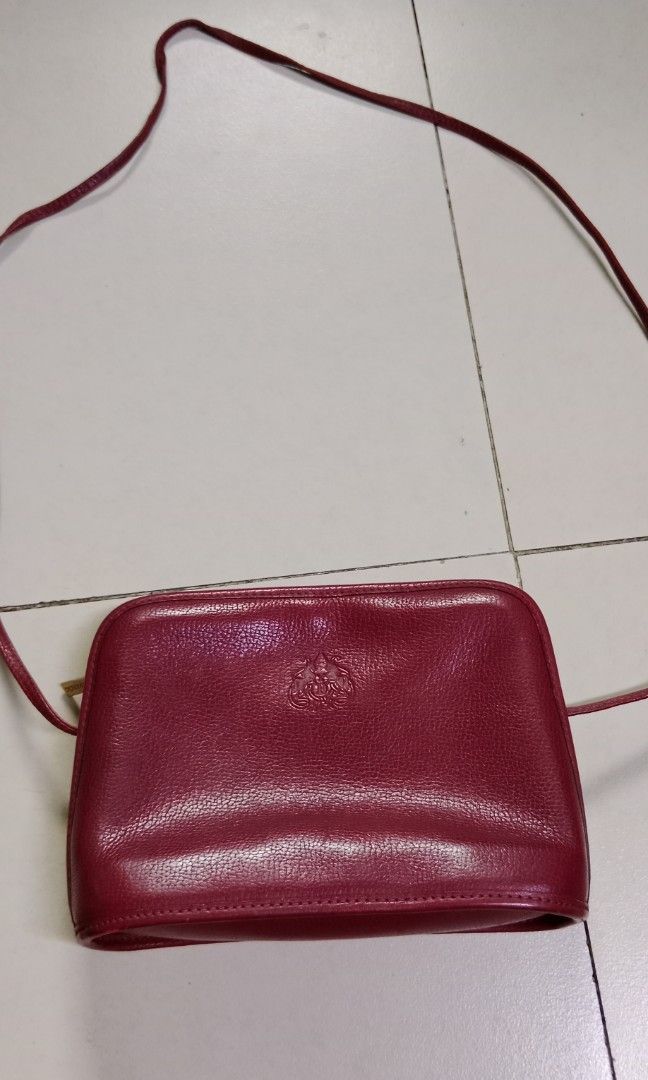 Didier lamarthe (Category: Luxury Bags & Wallets) located in Manila. Submitted by carlitoboh66625 (Listing ID 1412365750, Image 1). Description: didier lamarthe sling bag all details declare price 400.