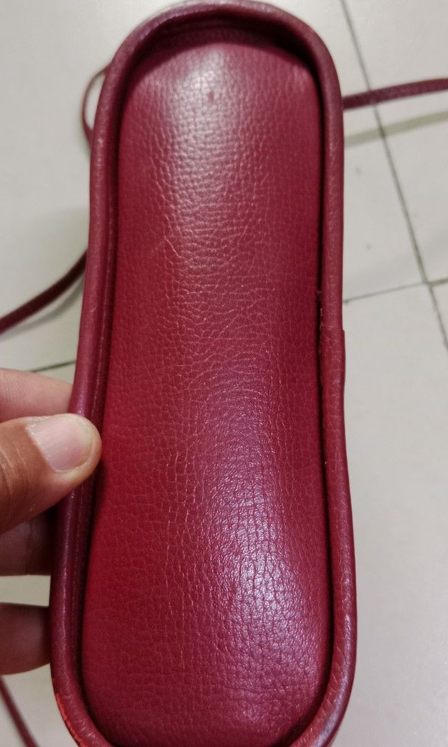 Didier lamarthe (Category: Luxury Bags & Wallets) located in Manila. Submitted by carlitoboh66625 (Listing ID 1412365750, Image 3). Description: didier lamarthe sling bag all details declare price 400.