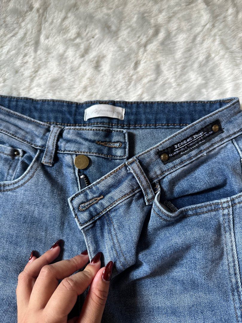 Flare Jeans with Slit Detail (Category: Jeans) located in Cavite. Submitted by zy.treasures (Listing ID 1412442514, Image 3). Description: no issues double button slightly stretchable material waist: 27-28in.