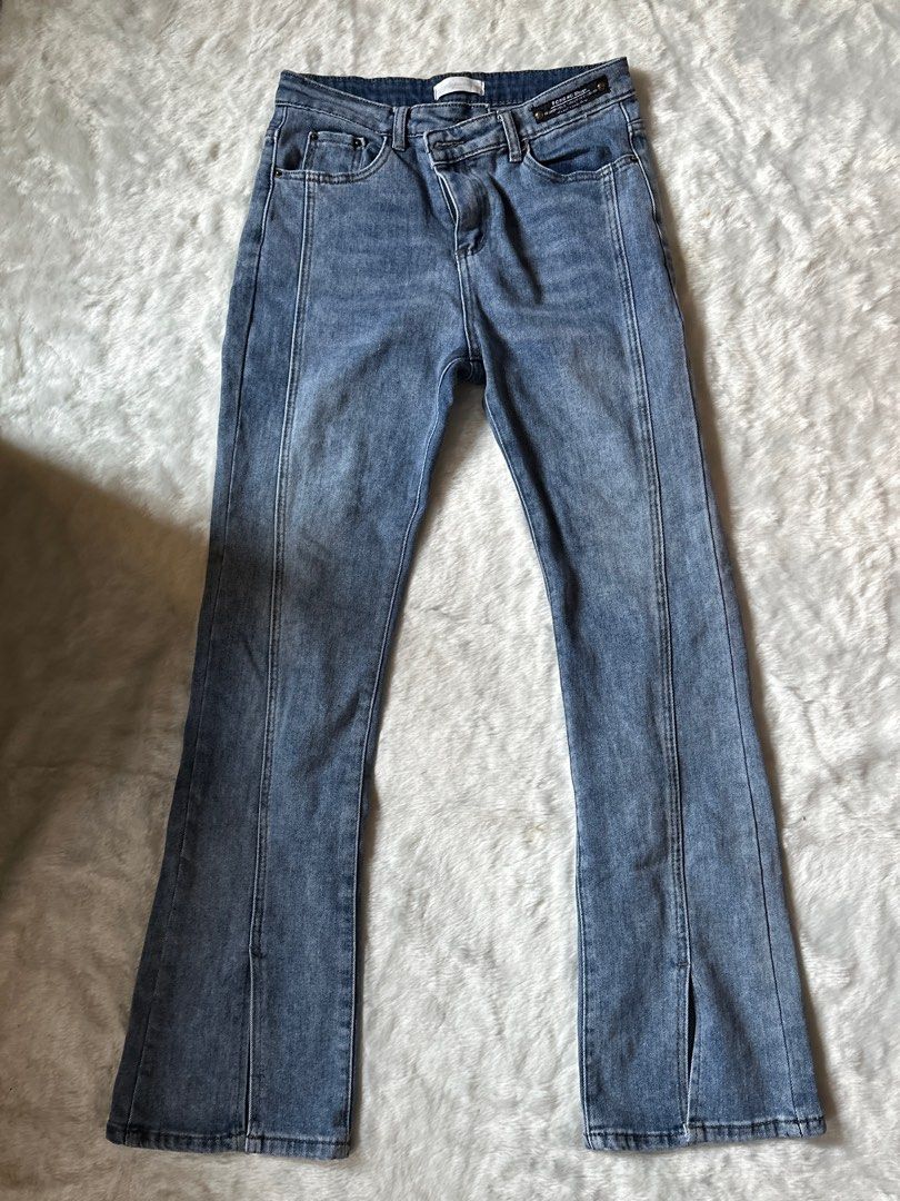 Flare Jeans with Slit Detail (Category: Jeans) located in Cavite. Submitted by zy.treasures (Listing ID 1412442514, Image 1). Description: no issues double button slightly stretchable material waist: 27-28in.