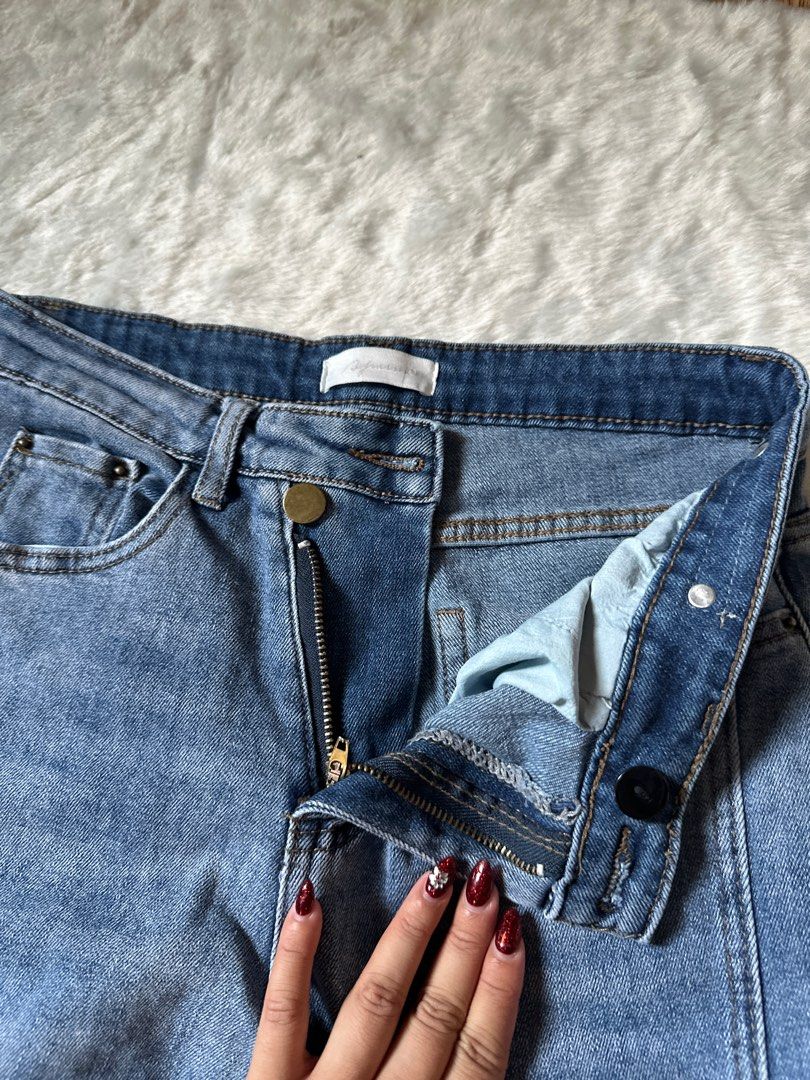 Flare Jeans with Slit Detail (Category: Jeans) located in Cavite. Submitted by zy.treasures (Listing ID 1412442514, Image 2). Description: no issues double button slightly stretchable material waist: 27-28in.
