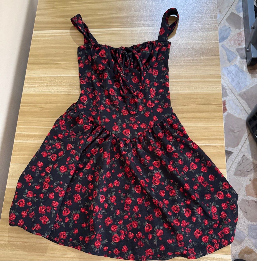 Floral Mini Dress with Tie-Up Back (Category: Dresses) located in Quezon City. Submitted by mristl (Listing ID 1412430874, Image 1). Description: - Can fit XS - M - Tie-up back - bust 32-38 inches - length 31 inches - waist 24-30 inches - crepe fabric (can stretch 1-2 inches).