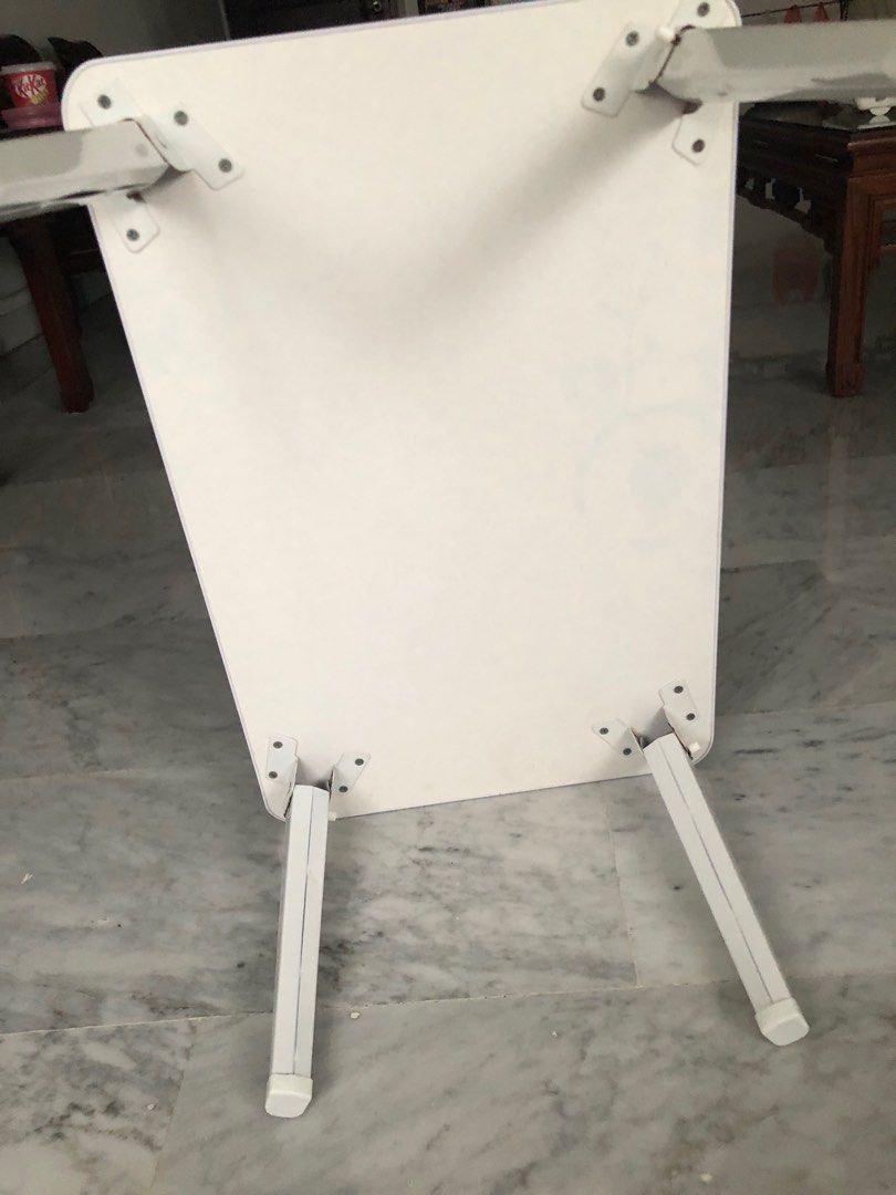 Foldable Table (Category: Announcements) located in Singapore. Submitted by soonpenghui (Listing ID 1412427303, Image 1). Description: 59cm x 48.5 cm Height 29 cm.