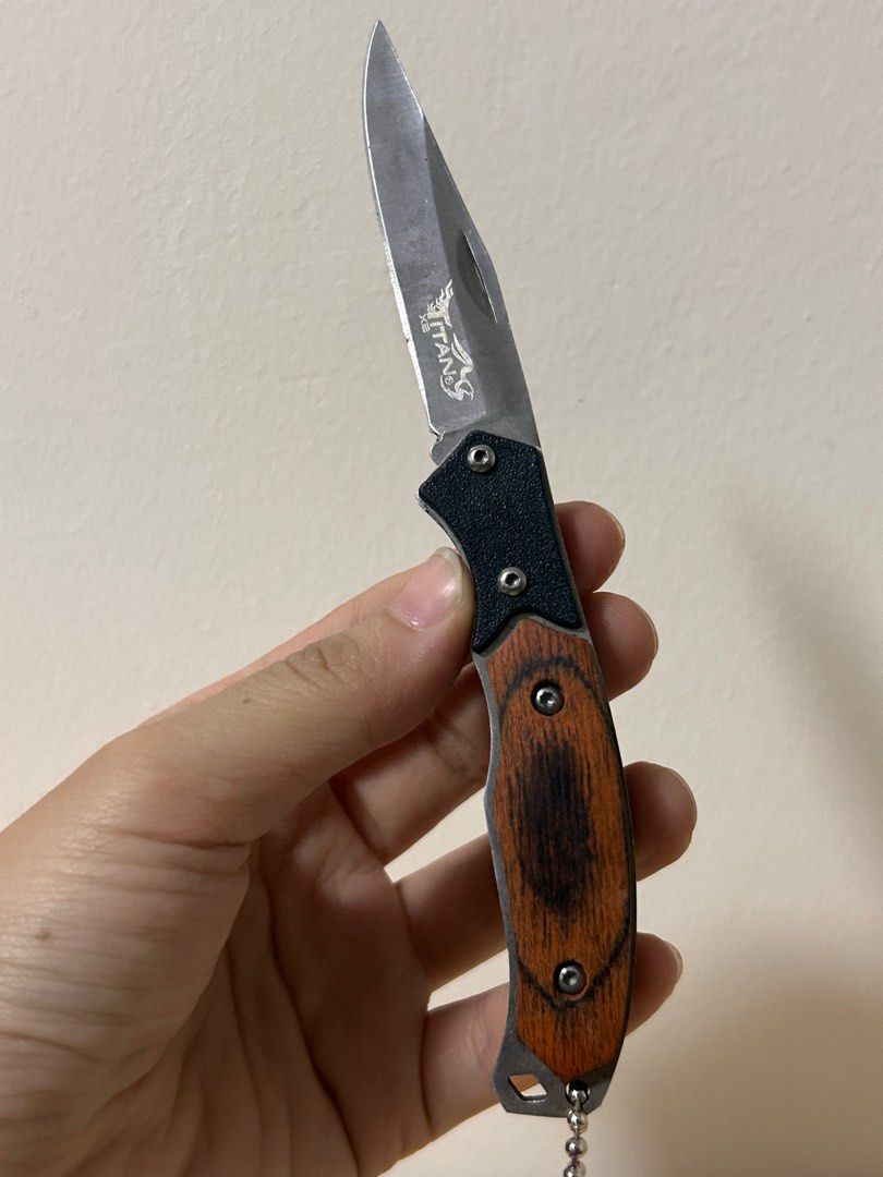 Folding Knife (Category: Knives & Chopping Boards) located in Bulacan. Submitted by mecrafts4u.olstr (Listing ID 1412443127, Image 1). Description: A bit heavy.