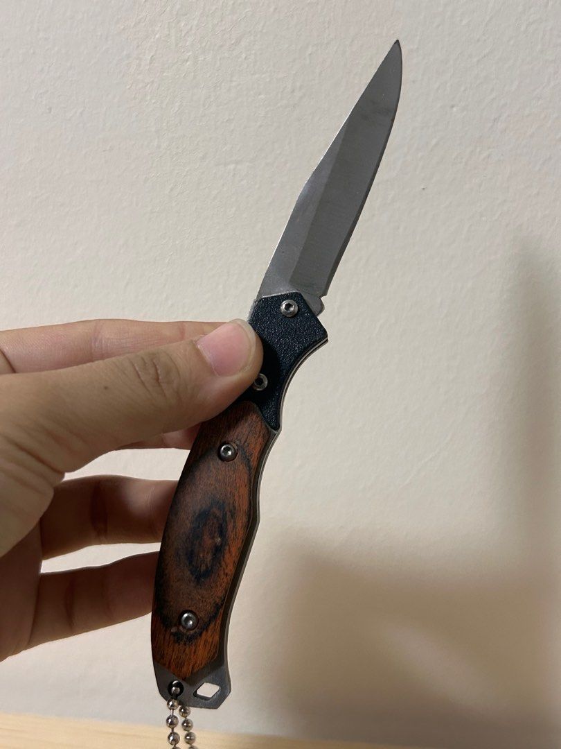 Folding Knife (Category: Knives & Chopping Boards) located in Bulacan. Submitted by mecrafts4u.olstr (Listing ID 1412443127, Image 3). Description: A bit heavy.