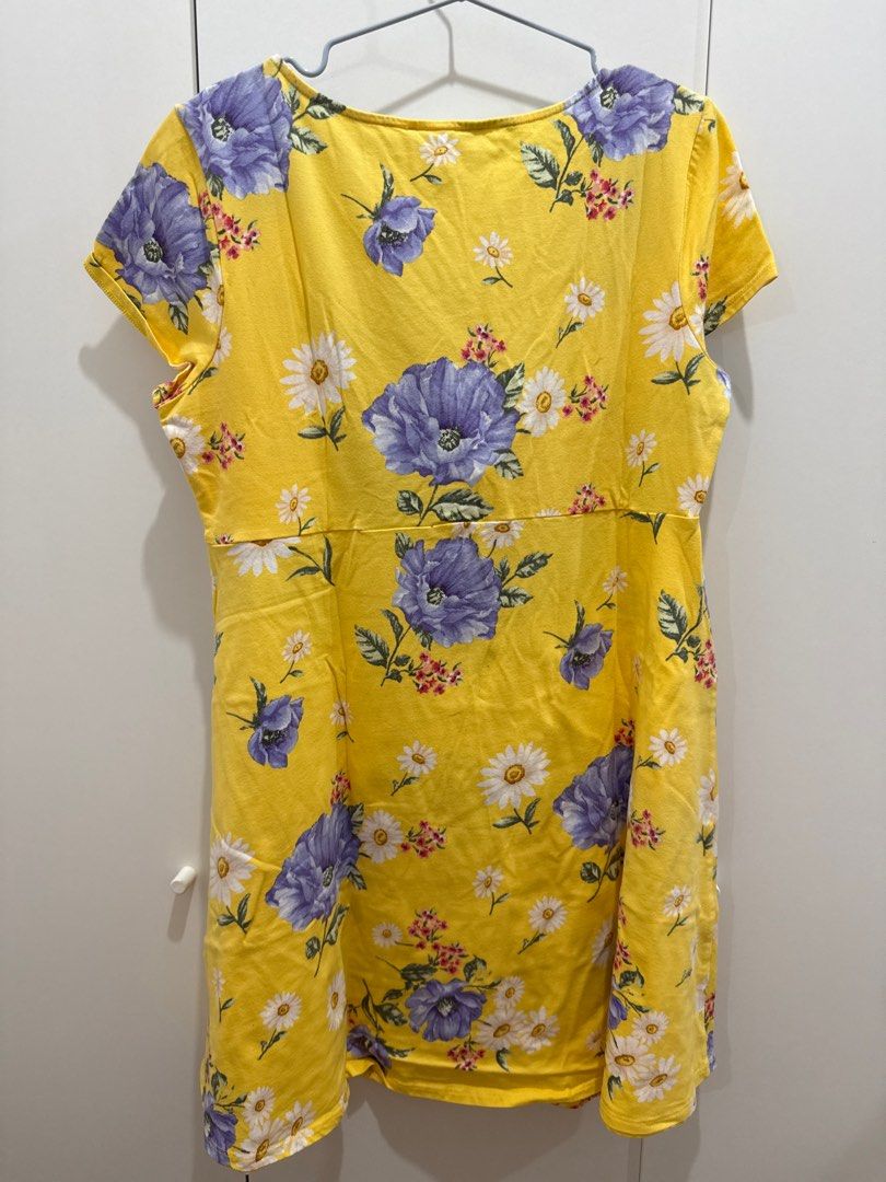 Forever 21 Floral Dress (Category: Dresses) located in Muntinlupa City. Submitted by stashmnlph (Listing ID 1412429860, Image 3). Description: - Forever 21 floral dress - Size: 1X - Tie-front detail - Square neckline - Short sleeves.
