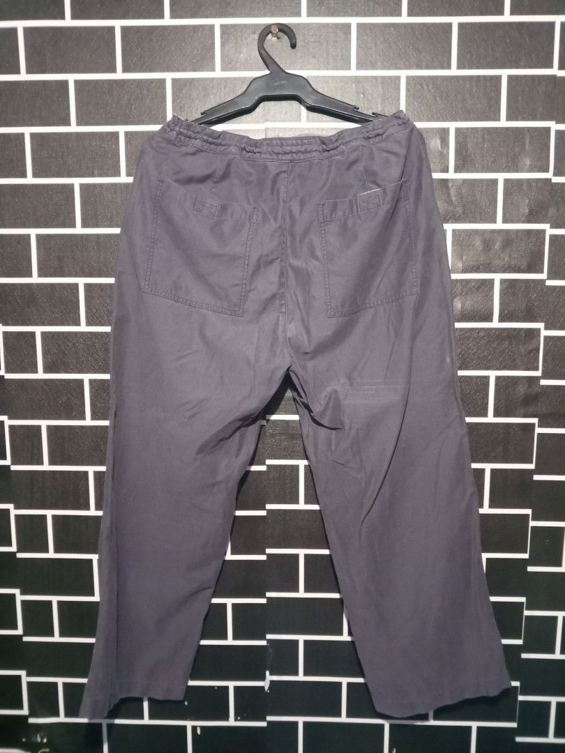 Giordano & Gio Jeans Co. Pants - Size L (Category: Trousers) located in Las Pinas. Submitted by dydythrift74 (Listing ID 1412425506, Image 2). Description: - Brand: Giordano & Gio Jeans Co. - Size: L (Waist 32) - Color: Dark Blue - Design: Classic - Fit: Comfortable - Perfect for everyday wear..