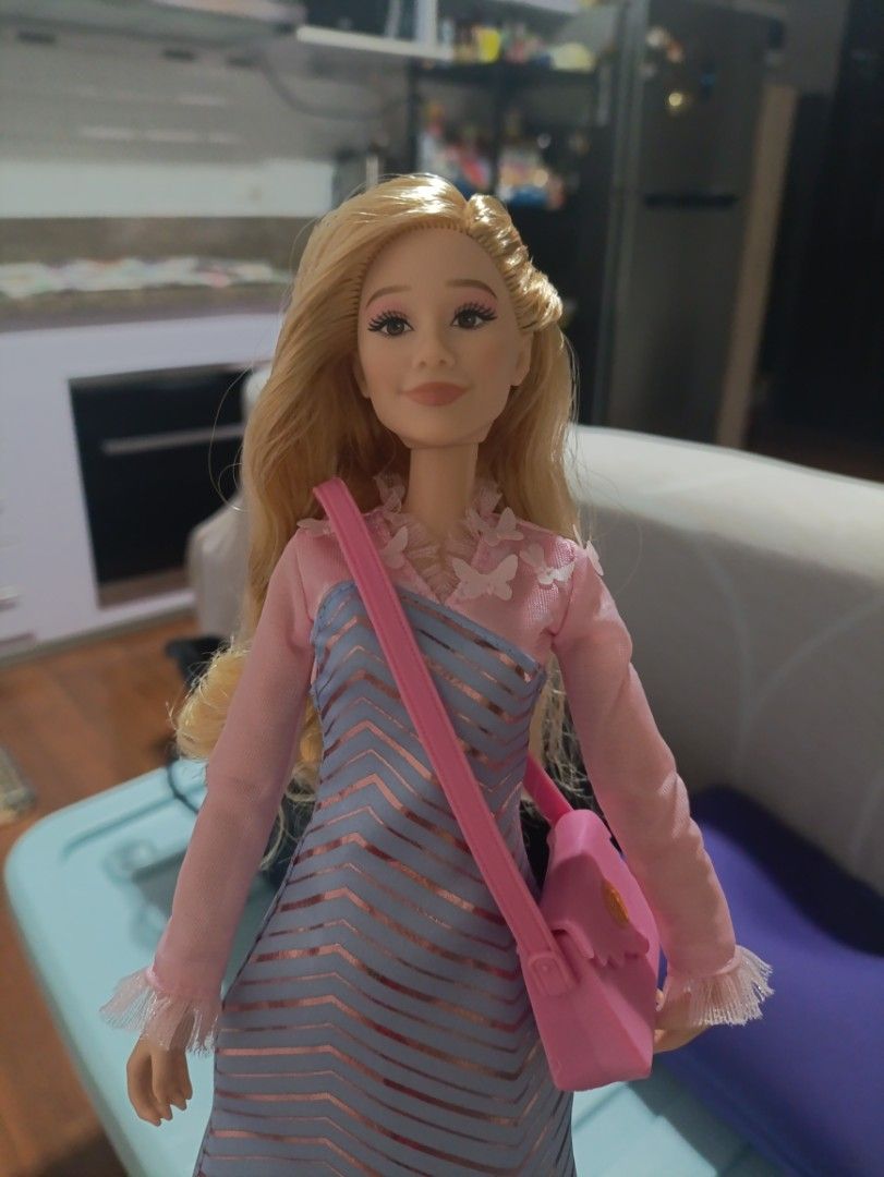 GLINDA SHIZ UNIVERSITY DOLL (Category: Figurines & Statues) located in Cavite. Submitted by yukichanito1995 (Listing ID 1412502776, Image 2). Description: WILLING TO TRADE FOR DELUXE GLINDA PART 1 -got her for 3,500 pesos - Glinda doll from the musical Wicked - Features a light blue and pink dress - Includes a pink handbag and headband - Doll has no box (seller will provide).