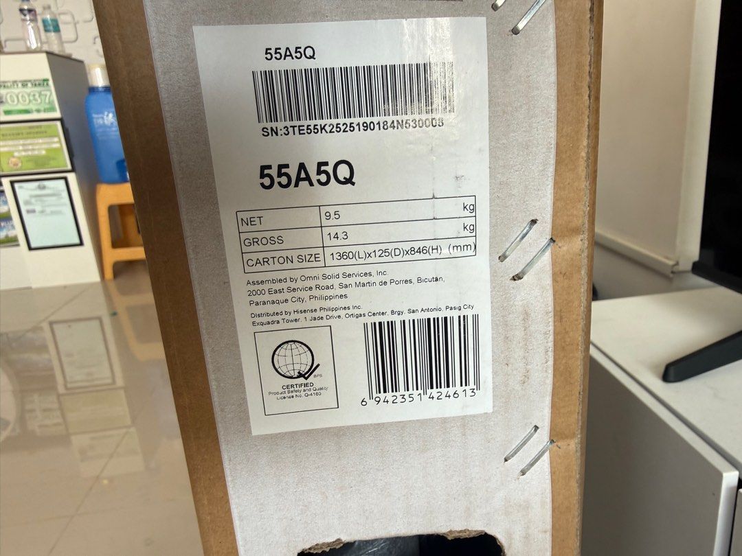 HISENSE 55” UHD Smart Tv (Category: TV) located in Cavite. Submitted by jeLchan123456 (Listing ID 1412487228, Image 1). Description: Hisense 55” Smart tv UHD 4k may discount pa kaunti pm lang.