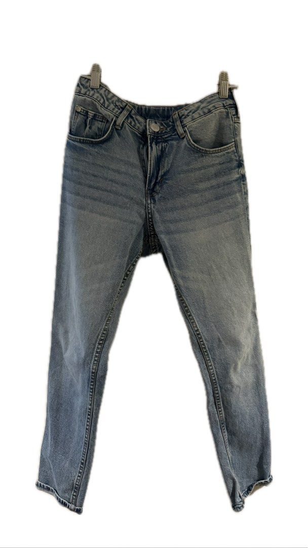 H&M Kids Jeans (Category: Jeans) located in Binan City. Submitted by incairo (Listing ID 1412354590, Image 1). Description: H&M Kids Jeans.