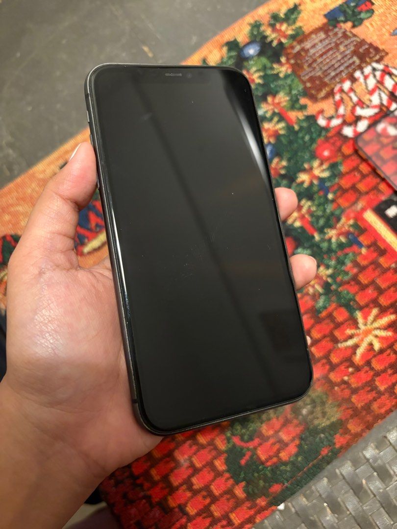 iPhone 11 Black 64GB Globe Locked (Category: iPhone 11 Series) located in Cainta. Submitted by yanyanison (Listing ID 1412518911, Image 3). Description: Issue: Hair line as seen on last 2 pics price still negotiable. rush .