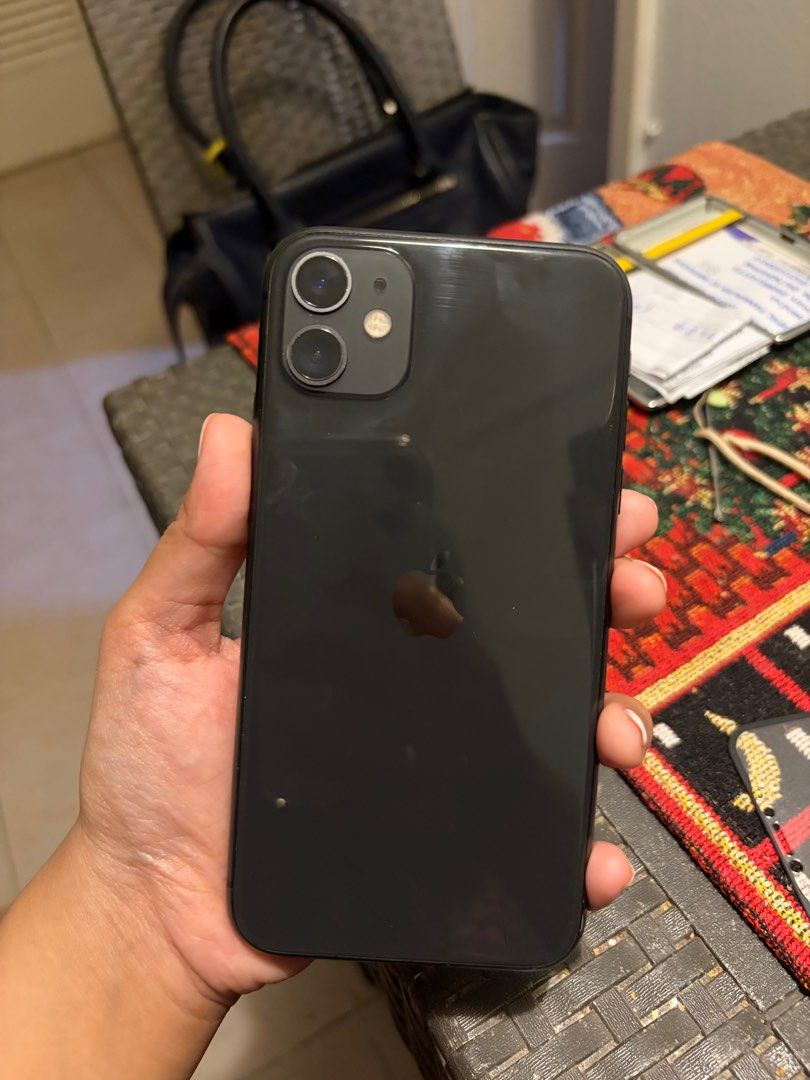iPhone 11 Black 64GB Globe Locked (Category: iPhone 11 Series) located in Cainta. Submitted by yanyanison (Listing ID 1412518911, Image 2). Description: Issue: Hair line as seen on last 2 pics price still negotiable. rush .