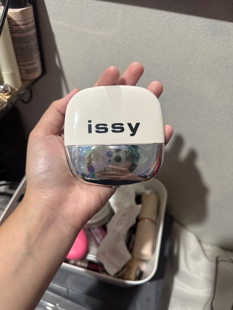 Issy Face Powder (Category: Makeup) located in Manila. Submitted by champagnemam1 (Listing ID 1412439327, Image 2). Description: - Issy & Co. face powder compact - Shade: Vanille - Includes a mirror - Square, white compact with silver metallic bottom - Comes with a brush .