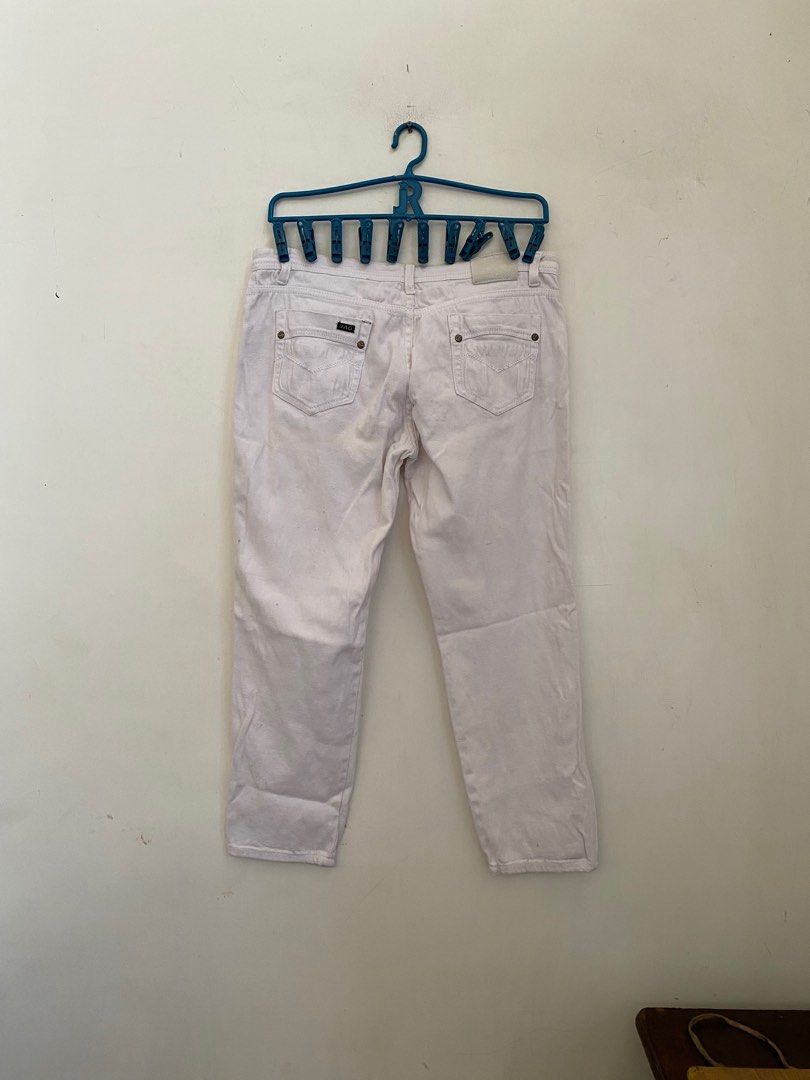 Jag - White Jeans (Category: Jeans) located in Minalin. Submitted by stuffseri (Listing ID 1412506537, Image 2). Description: • Size - 36 (DM for deets) • RFS: Decluttering • what you see is what you get • PAYO - gcash • sf will be shouldered by buyer - price varies depending on the location • no to joy miners and bogus buyers ‼️.