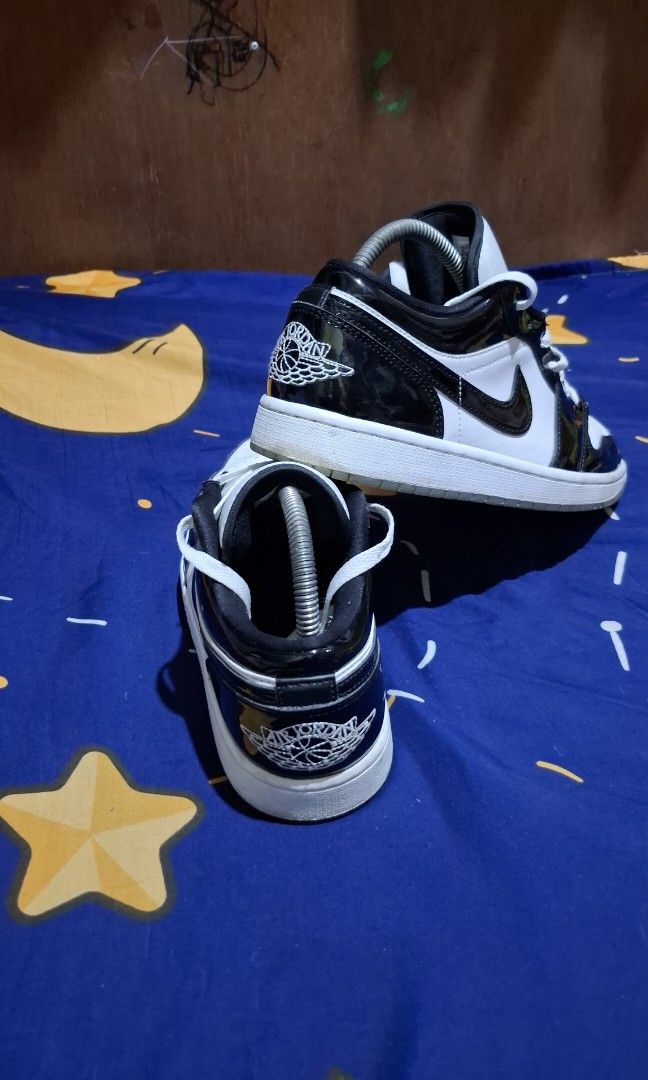 JORDAN 1 SE CONCORD LOW (Category: Sneakers) located in Antipolo. Submitted by goldentiger-ac44 (Listing ID 1412509008, Image 3). Description: JORDAN 1 SE CONCORD SIZE 9, Euro 42.5, cm 27 excellent condition only sign of usages makapit at spiky gumsole price 3k Antipolo city location.