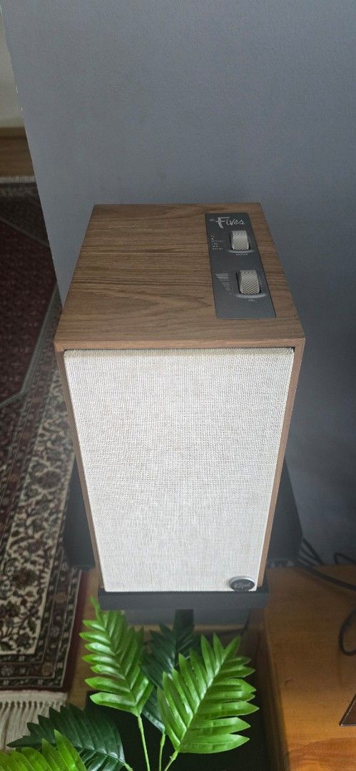 Klipsch the Fives powered speakers
