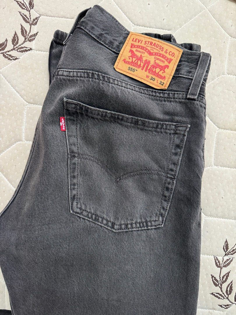 Levis (Category: Jeans) located in Sandakan. Submitted by miejemik37077 (Listing ID 1412416821, Image 3). Description: Levis 555 Condition 9/10 like new. Levis butik. Size pinggang 30/31 Panjang 41.