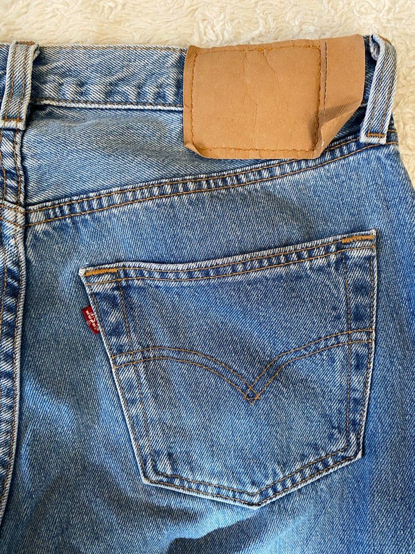 Levi's Jeans (Category: Jeans) located in Minalin. Submitted by stuffseri (Listing ID 1412506101, Image 3). Description: • Size - DM for deets • RFS: Decluttering • what you see is what you get • PAYO - gcash • sf will be shouldered by buyer - price varies depending on the location • no to joy miners and bogus buyers ‼️.
