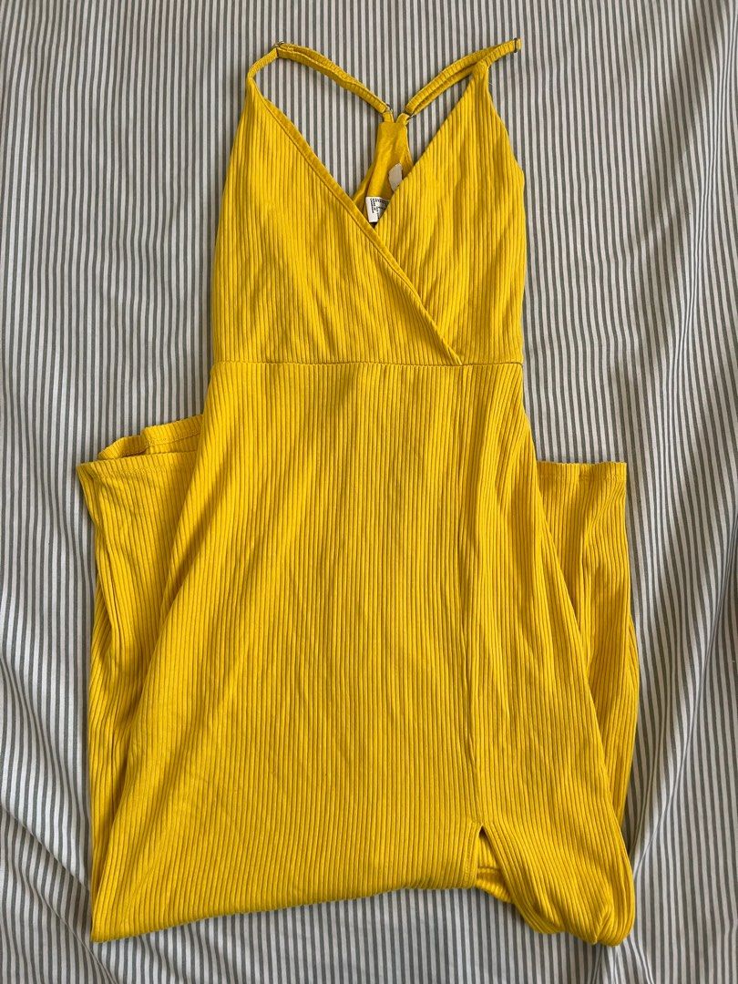 Maxi Yellow Ribbed Dress (Category: Dresses) located in Paranaque City. Submitted by mandsss21 (Listing ID 1412367631, Image 1). Description: - Forever 21 yellow midi dress - Ribbed texture - Wrap-style bodice - Side slit - Spaghetti straps with cross-back - Perfect for casual and summer occasions.