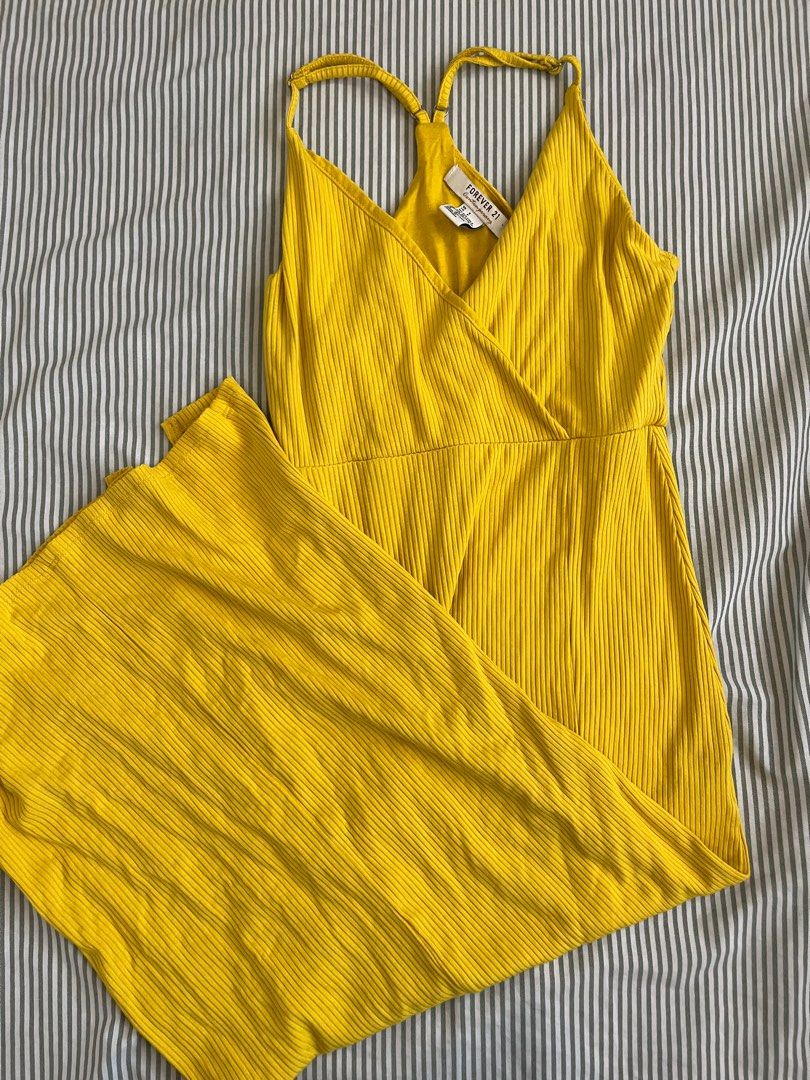 Maxi Yellow Ribbed Dress (Category: Dresses) located in Paranaque City. Submitted by mandsss21 (Listing ID 1412367631, Image 2). Description: - Forever 21 yellow midi dress - Ribbed texture - Wrap-style bodice - Side slit - Spaghetti straps with cross-back - Perfect for casual and summer occasions.