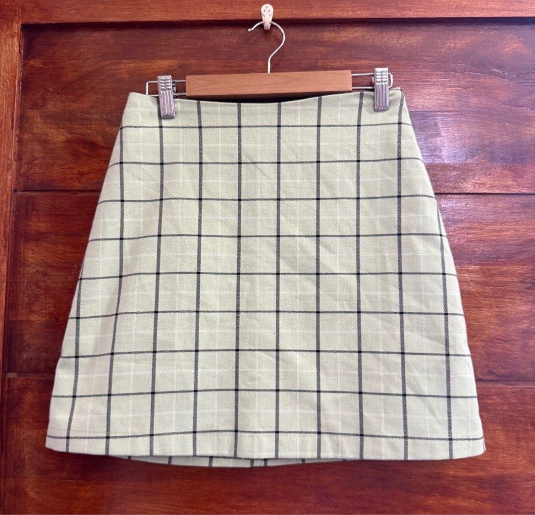 Monki Plaid Mini Skirt (Category: Skirts) located in Las Pinas. Submitted by lanxichen (Listing ID 1412426138, Image 1). Description: Monki skirt .