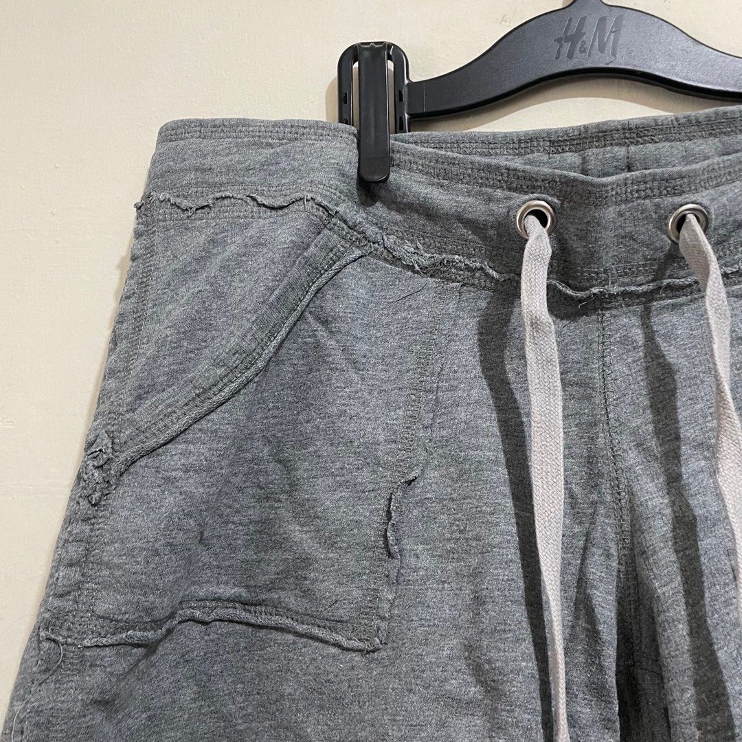 Mossimo Sweat Shorts (Category: Shorts) located in Valenzuela. Submitted by shopqn (Listing ID 1412393261, Image 3). Description: Good as new W: 32” L: 15” Unisex Small in tag.