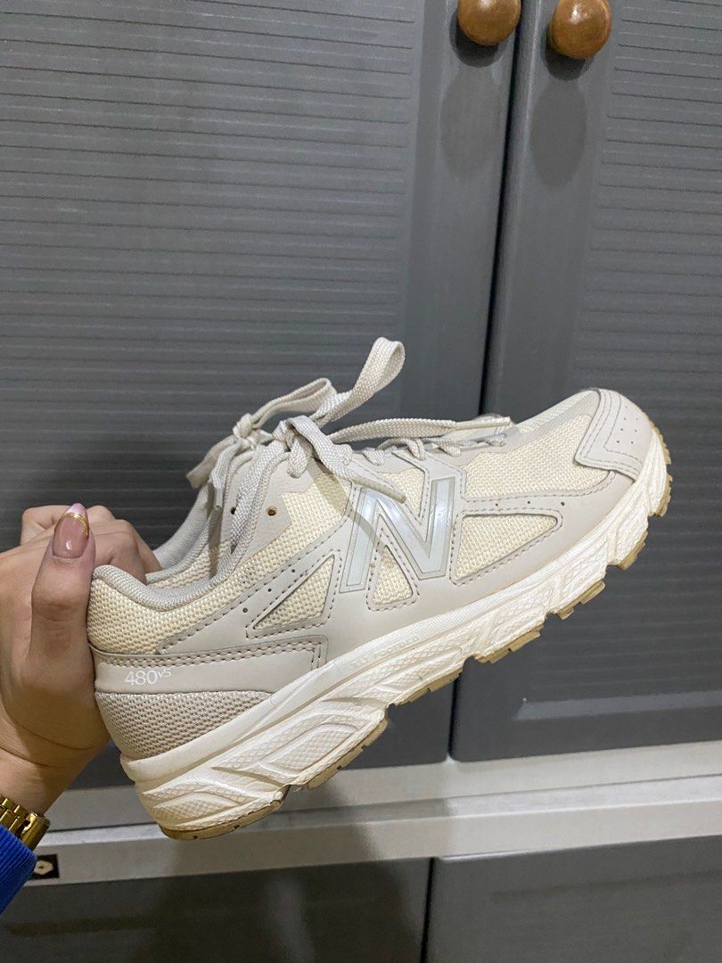 New Balance 480v5 Sneakers (Category: Sneakers) located in Baguio. Submitted by cha.chi26 (Listing ID 1412472085, Image 1). Description: - New Balance 480v5 sneakers - Neutral color - Mesh and leather upper - Lace-up closure - White sole with textured design - New Balance logo visible.