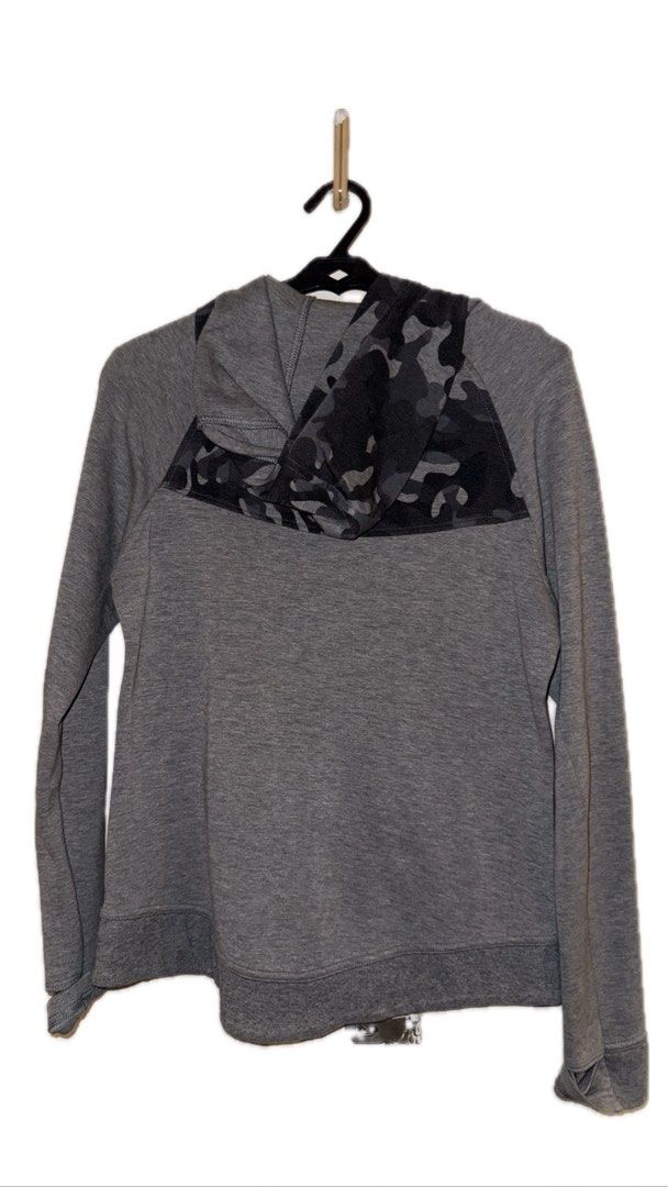 Nike Camo Panel Zip Hoodie (Category: Activewear) located in Binan City. Submitted by incairo (Listing ID 1412351450, Image 2). Description: - Gray Nike hoodie - Camo panel on chest and hood - Full-length zipper - Two side pockets - Nike logo on chest - Ribbed hem and cuffs - Solid gray back with camo panel.