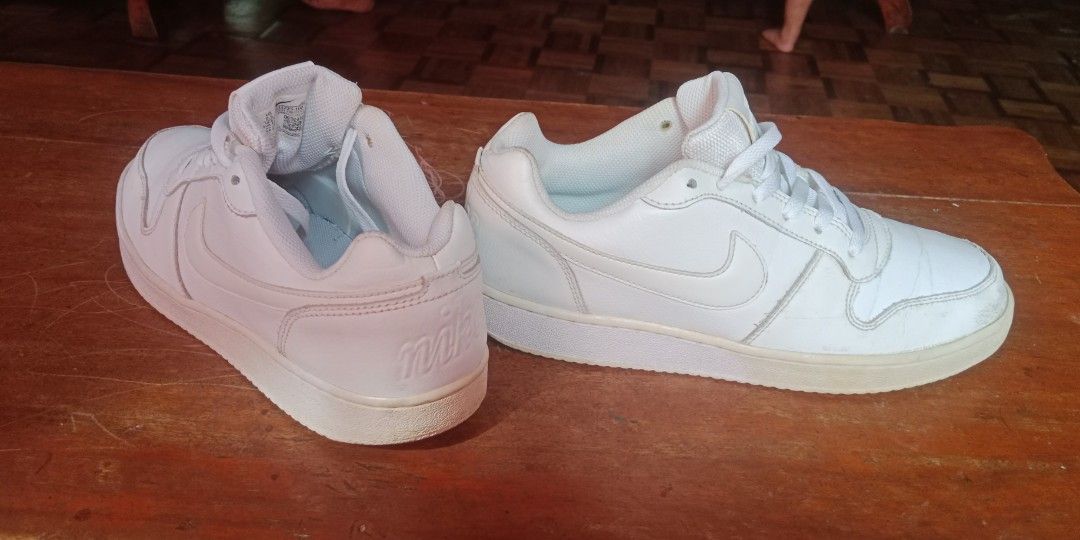 Nike Ebernon Low (Category: Sneakers) located in Narvacan. Submitted by thriftlover033 (Listing ID 1412348157, Image 1). Description: SIZE 43 po siya Original galing Canada Issues may stain Yung swelas pero kaya pa tanggalin at may crack sa harap Yung Isang pares lang Reason for selling need allowance.