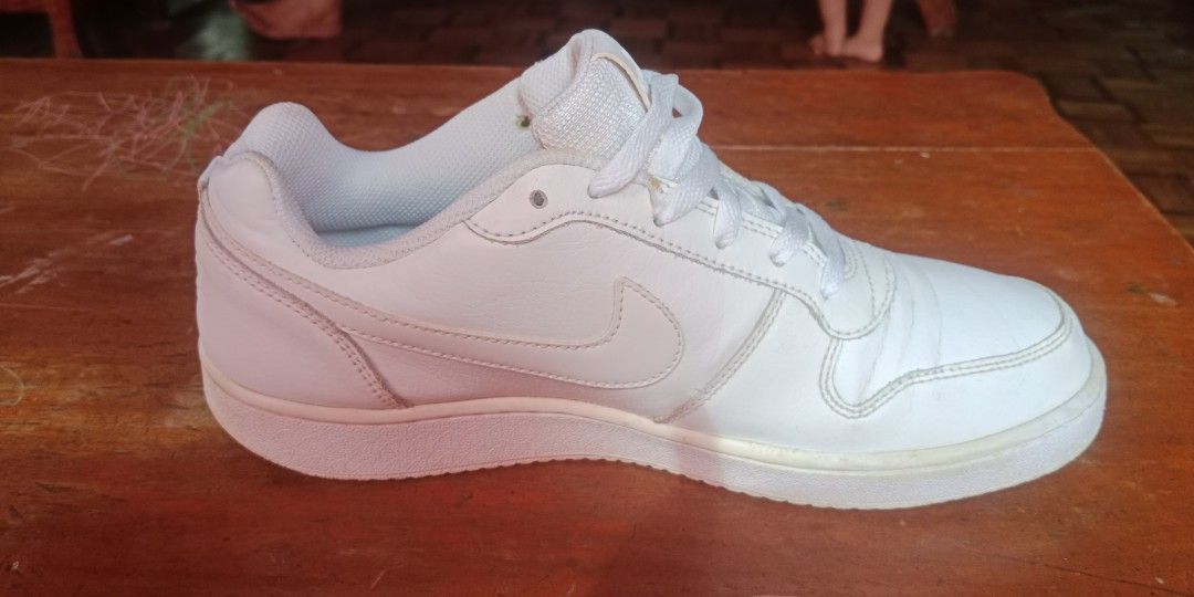 Nike Ebernon Low (Category: Sneakers) located in Narvacan. Submitted by thriftlover033 (Listing ID 1412348157, Image 3). Description: SIZE 43 po siya Original galing Canada Issues may stain Yung swelas pero kaya pa tanggalin at may crack sa harap Yung Isang pares lang Reason for selling need allowance.