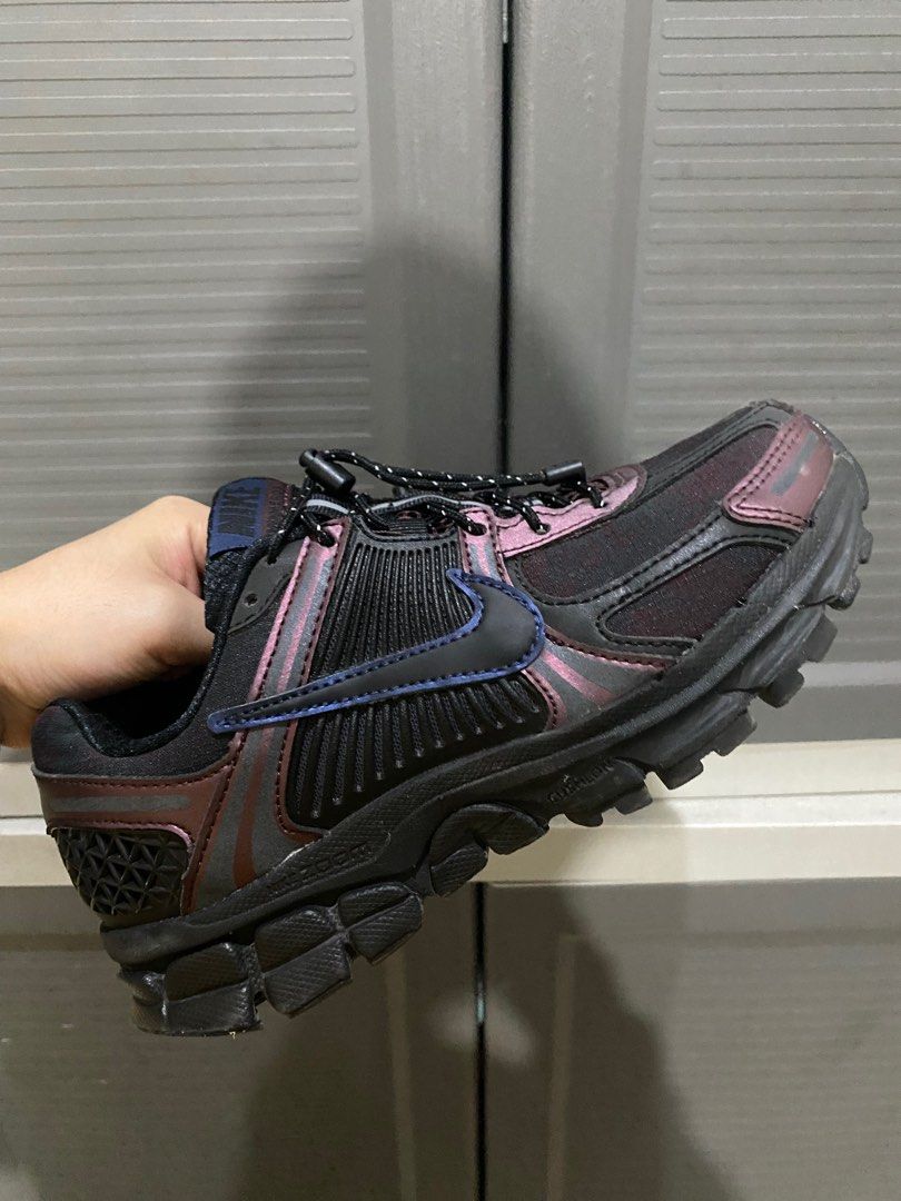 Nike Zoom Vomero 5 Sneakers (Category: Sneakers) located in Baguio. Submitted by cha.chi26 (Listing ID 1412470563, Image 1). Description: - Nike Zoom Vomero 5 sneakers - burgundy crush - Color: Black and burgundy - Features a mesh upper with leather overlays - Zoom Air unit for cushioning - Durable rubber outsole - Lace-up closure for a secure fit - Unique design with mixed textures and colors -with box .