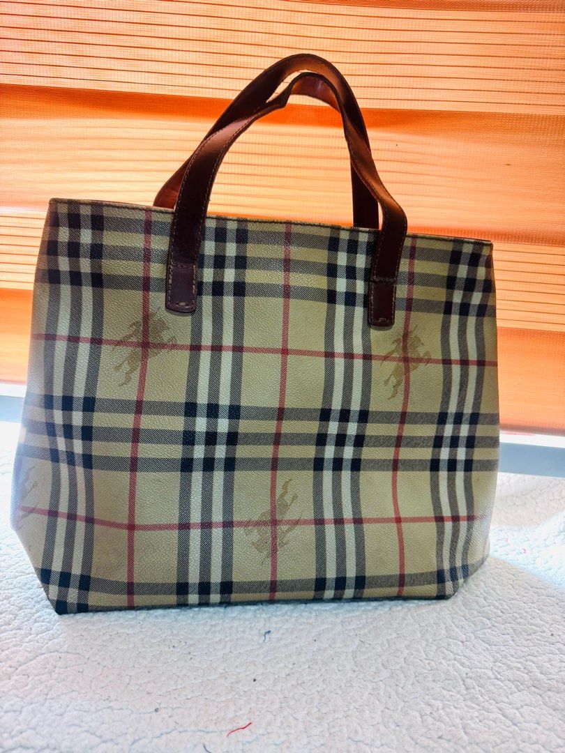 Original preloved Burberry tote bag (Category: Luxury Bags & Wallets) located in Manila. Submitted by nylan1227 (Listing ID 1412364979, Image 1). Description: in good condition.