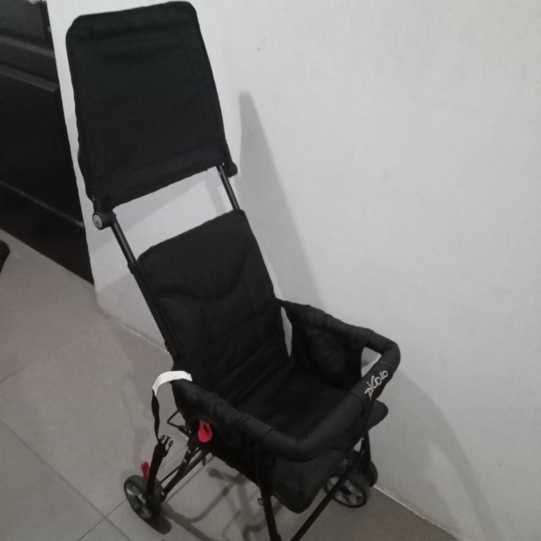 Piccolo Black Stroller (Category: Strollers) located in Quezon City. Submitted by emmesproject (Listing ID 1412394592, Image 2). Description: - Black Piccolo stroller - Includes sunshade - Comfortable seat - Folds for easy storage and transport - Four wheels for stability - Easy to maneuver 2-4 yr old RFS - di na ginagamit.