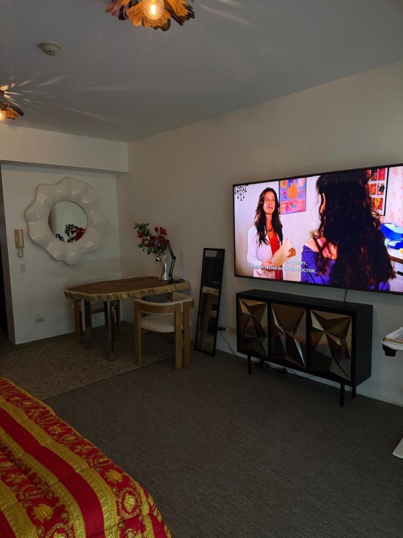 Red Oak at Two Serendra - Premium Studio Unit (Category: Apartments & Condos) located in Manila. Submitted by call_09053601049 (Listing ID 1412512172, Image 2). Description: Red Oak at Two Serendra – Premium Studio Unit For Sale Location: BGC, Taguig City 📐 Floor Area: 41 sqm 🏠 Unit Type: Studio (Big Layout) 🛋 Furnishing: Fully Furnished 🌇 Features: * Floor-to-ceiling protruding glass windows * Bright natural light + modern interior * Spaciou