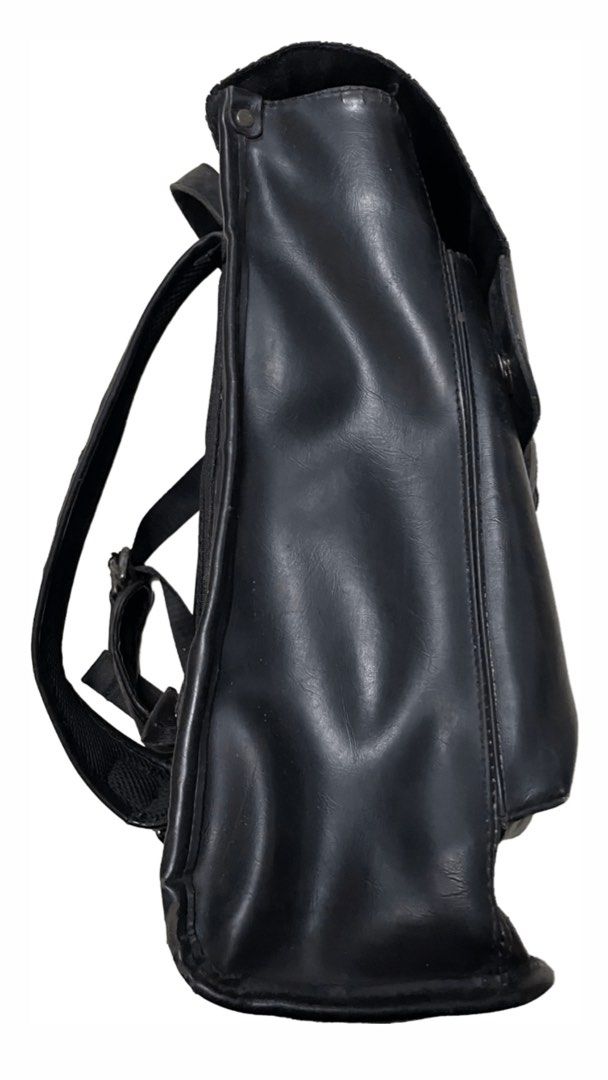 Shigetsu HYUGA Black Backpack for Men (Category: Backpacks) located in Caloocan City. Submitted by je343552436 (Listing ID 1412344533, Image 2). Description: Shigetsu hyuga bag Used Manage your expectations May kulawang konti.