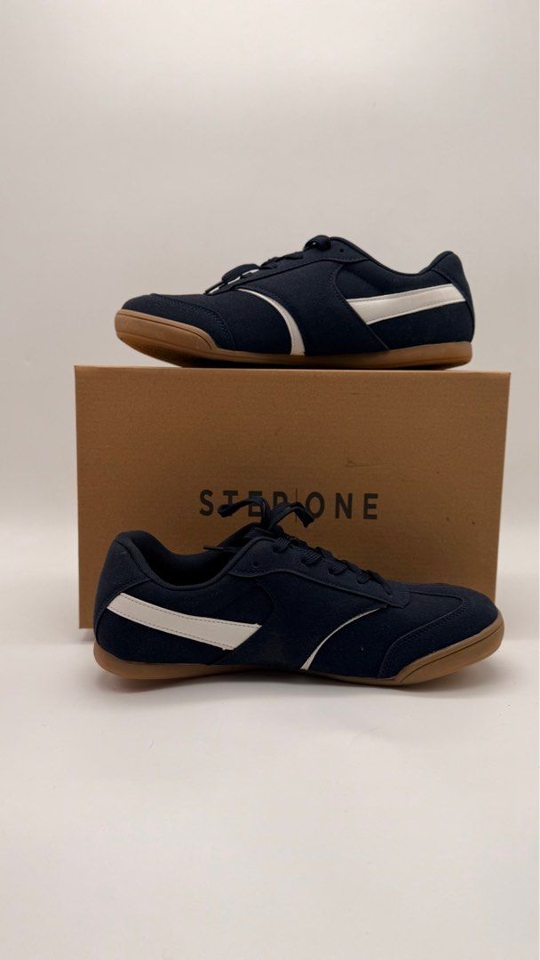 STEP ONE Navy/White "KENT" - Size US10 (Category: Sneakers) located in Bacoor. Submitted by krisnclutter (Listing ID 1412501284, Image 2). Description: - STEP ONE "KENT" sneakers - Navy and white colorway - US size 10 -BRAND NEW -NEVER BEEN USED NAKA KAHON LANG - Meet-up locations: SM Bacoor, SM Molino, Emilus RFC Molino, Puregold Molino - Shipping via LBC (COD/COP, buyer shoulders fee) - Payment via bank transfer (BPI, Landbank, Unionbank, RCBC,