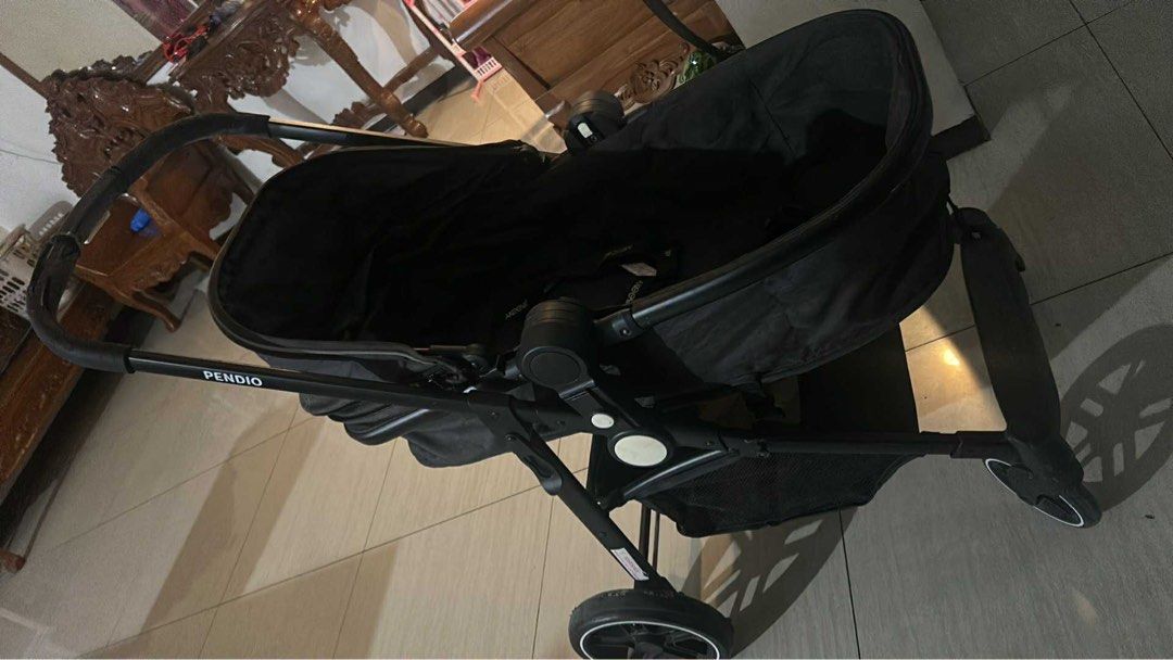 Stroller (Category: Strollers) located in Manila. Submitted by joanaenso50142 (Listing ID 1412361310, Image 3). Description: Bought for 10k need lanv punasan pero in good condition pa, can be a bassinet stoller pwede rin toddler stroller .