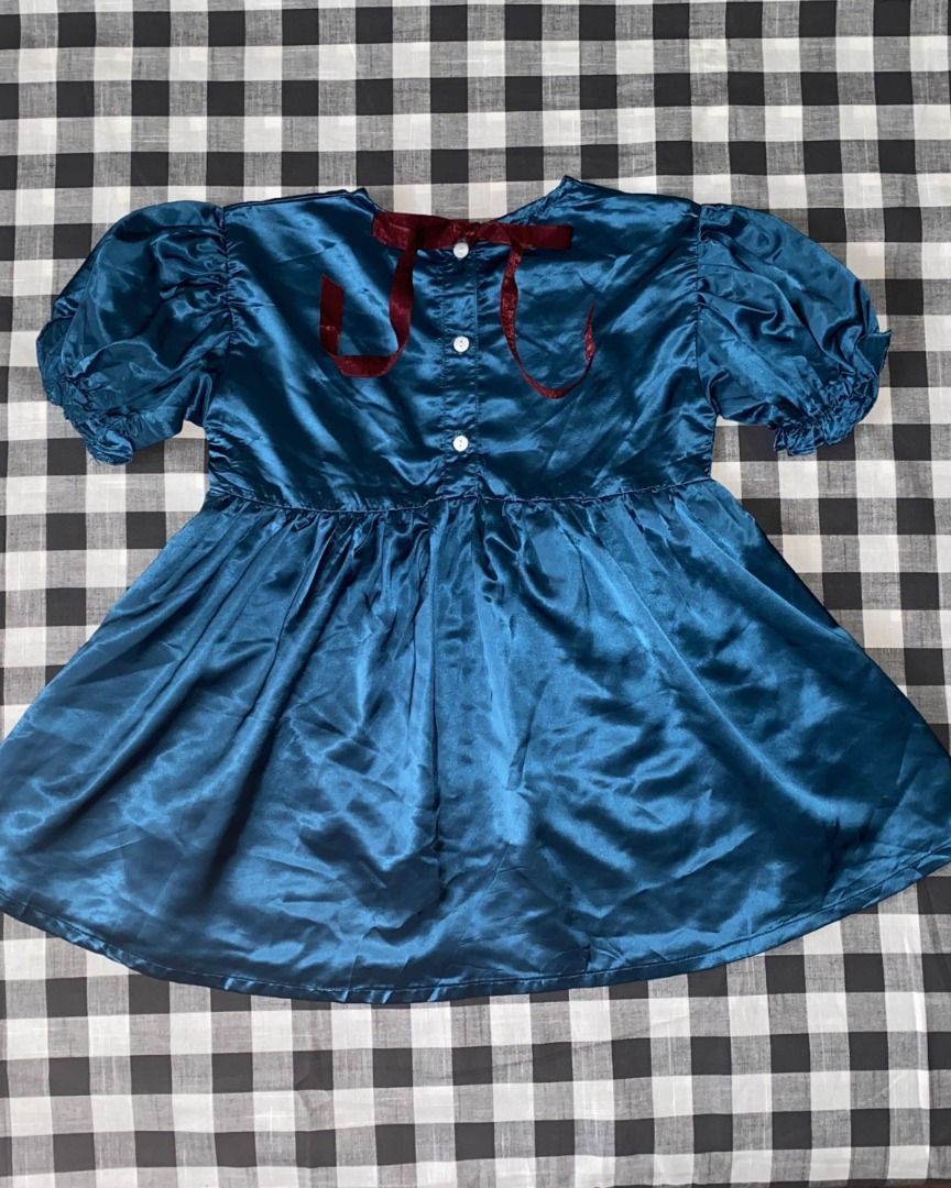 Teal Satin Blouse (Category: Blouses) located in Manila. Submitted by caimixed (Listing ID 1412482325, Image 1). Description: ♪ ͜໑ ⑅ 🪽 teal satin blouse ✿ I think this ones for children, size xxxs-xs, never worn at all. flaws: none 10/10 condition Mode of Delivery: J&T, buyer always handles shipping fee Mode of Payment: Gcash or Gotyme.