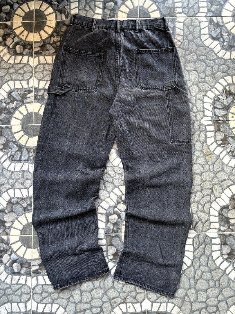 The North 15 2XL Black Pants (Category: Other Bottoms) located in Cavite. Submitted by abuseformoney (Listing ID 1412433686, Image 2). Description: - The North Face black pants - Size: 2XL - Material: 100% polyester (fleece-like) - Features: Elastic waistband, button closure - Color: Black.