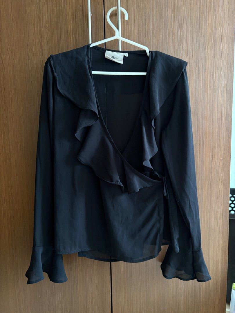 Tops/Dresses (S-M) (Category: Longsleeves) located in Manila. Submitted by pinpoints (Listing ID 1412353544, Image 3). Description: PM for sizes and details Lightly used Pickup Makati City (near Rockwell).